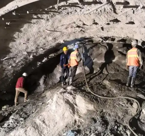 龙湾拱顶带模注浆料的施工流程及注意事项